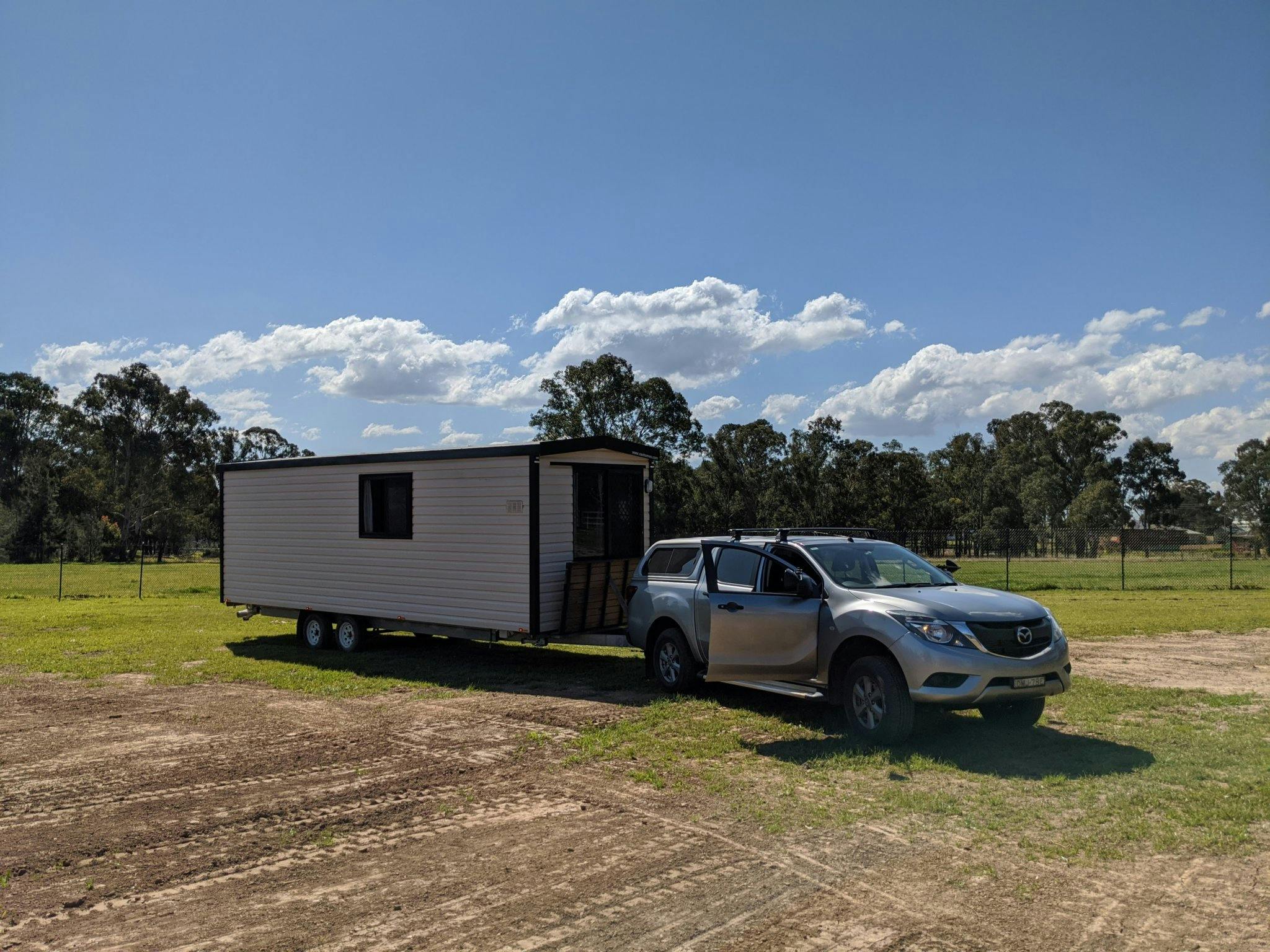 7.8x2.4m Studio Vanhome being transported to new location